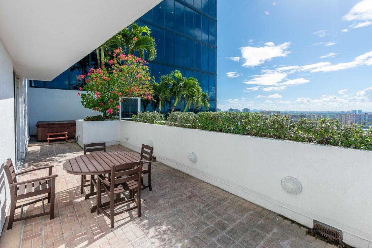 Trump Intl 2 Bedroom Apartment 1600 Sf Ocean And Bay View With Terrace Miami Beach Bagian luar foto