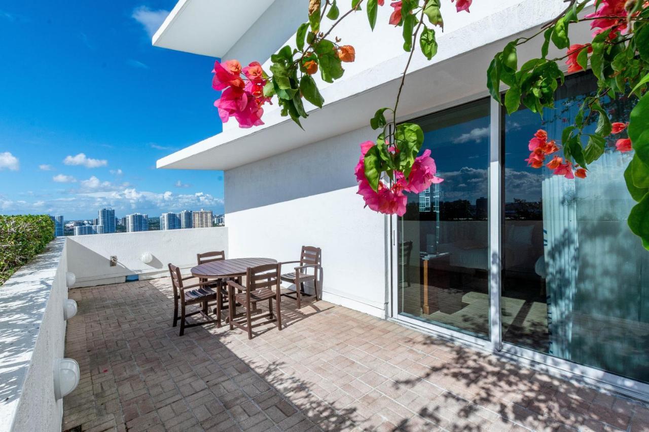 Trump Intl 2 Bedroom Apartment 1600 Sf Ocean And Bay View With Terrace Miami Beach Bagian luar foto